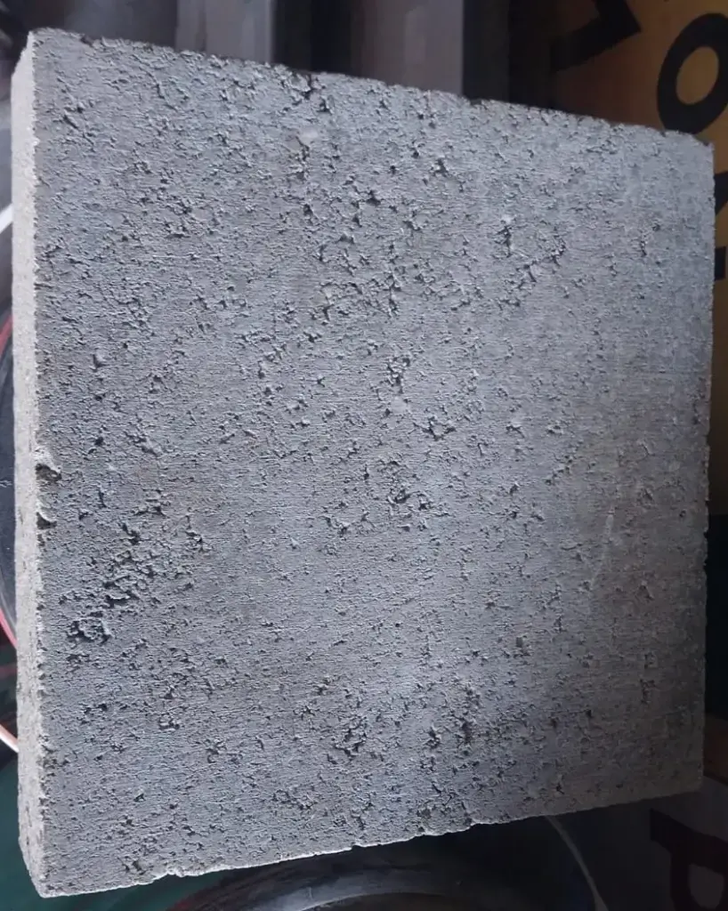 Baldoson 25x25 de hormigón  Comodoro