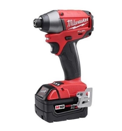[60946] Atornillador De Impacto 1/4" Hex 2 Bat Milwakee **